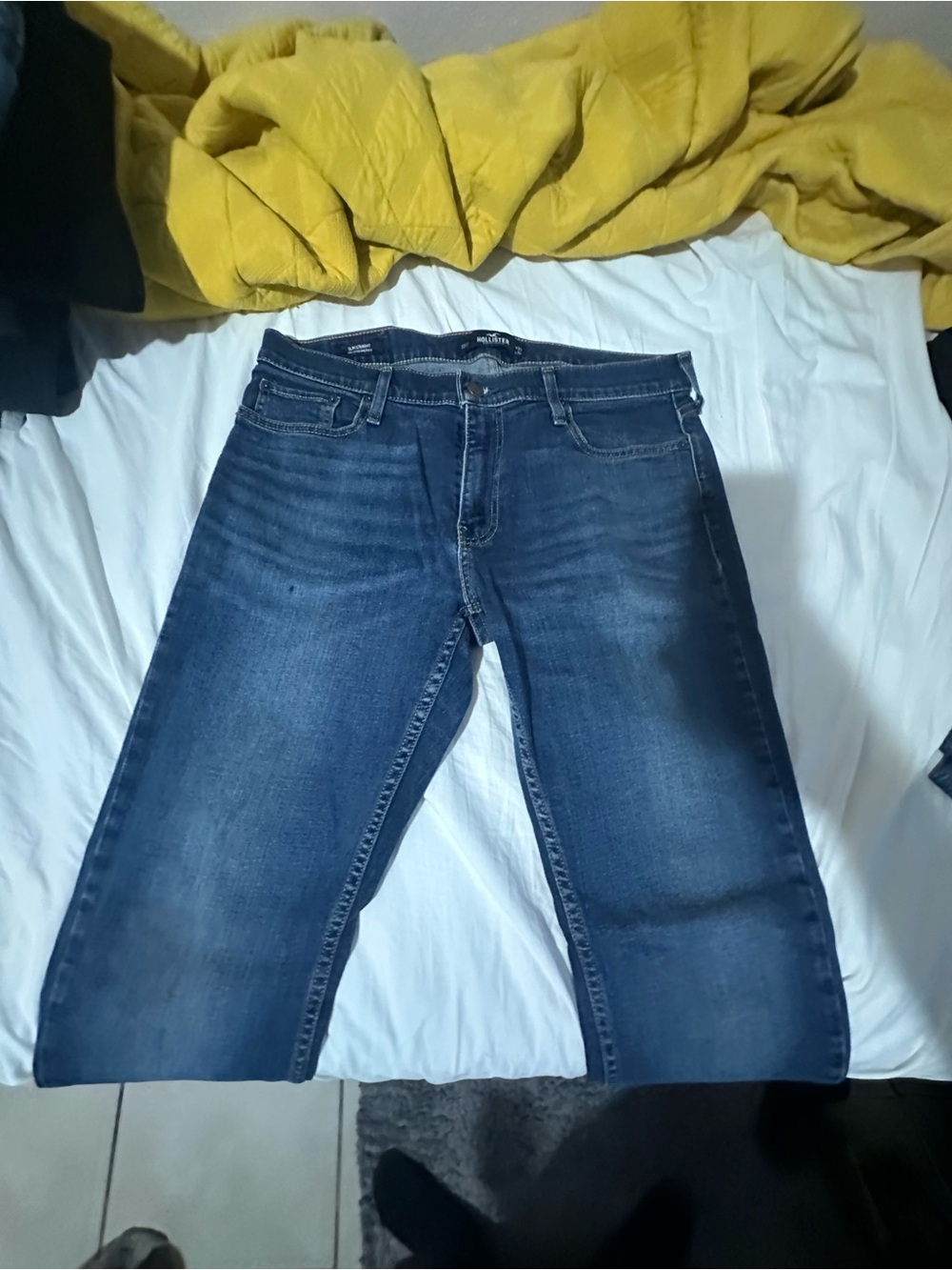 Hollister Men's Mid Wash Slim Straight Jeans - Blue